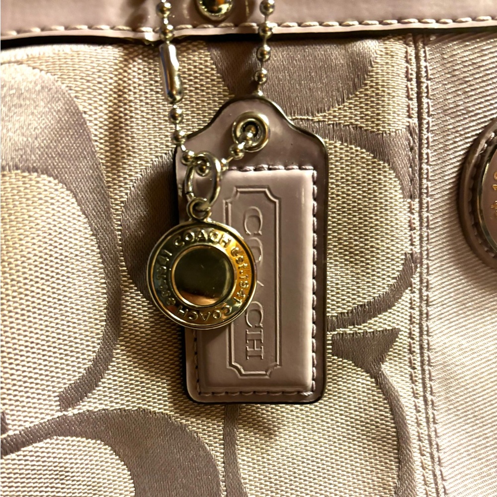 Lavendar coach bag - Picture 3 of 9